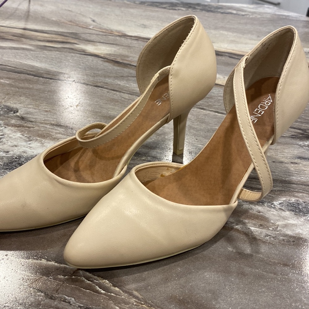 Nude Pump